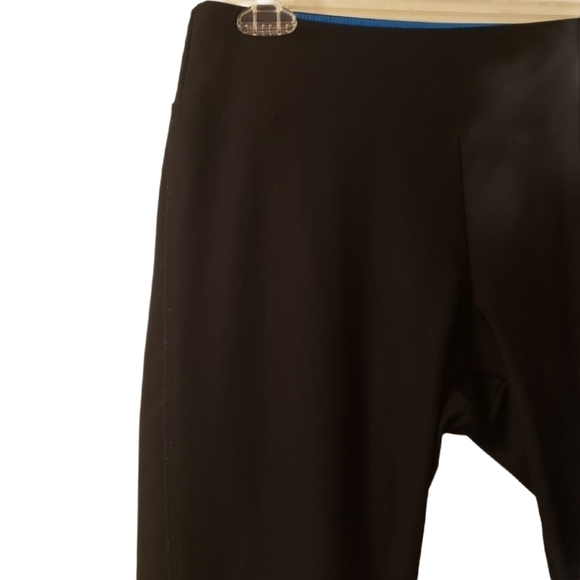 Bally Cropped Leggings with Lasercut Details - Picture 4 of 7